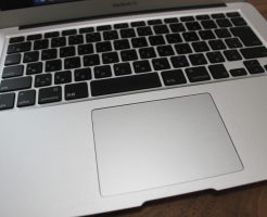MacBook Airのキーボードが故障！左クリックが右クリックになり文字入力もおかしい